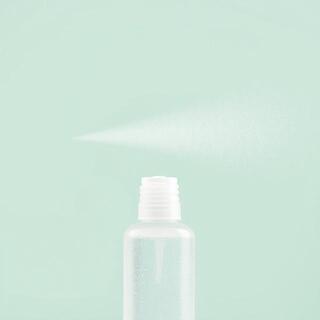 Cooling face mist bottle with droplets
