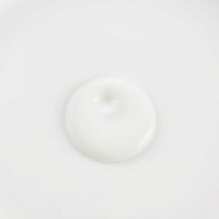 Cream droplet smoothing on plate